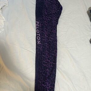 WITH Wear It To Heart Purple Leopard Print Leggings – Size Small